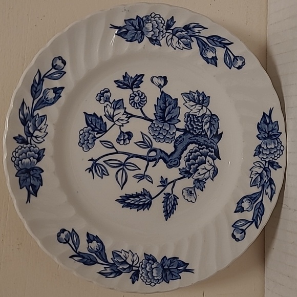 Vintage Royal Wessex England Creamer with Underplate - Picture 4 of 16